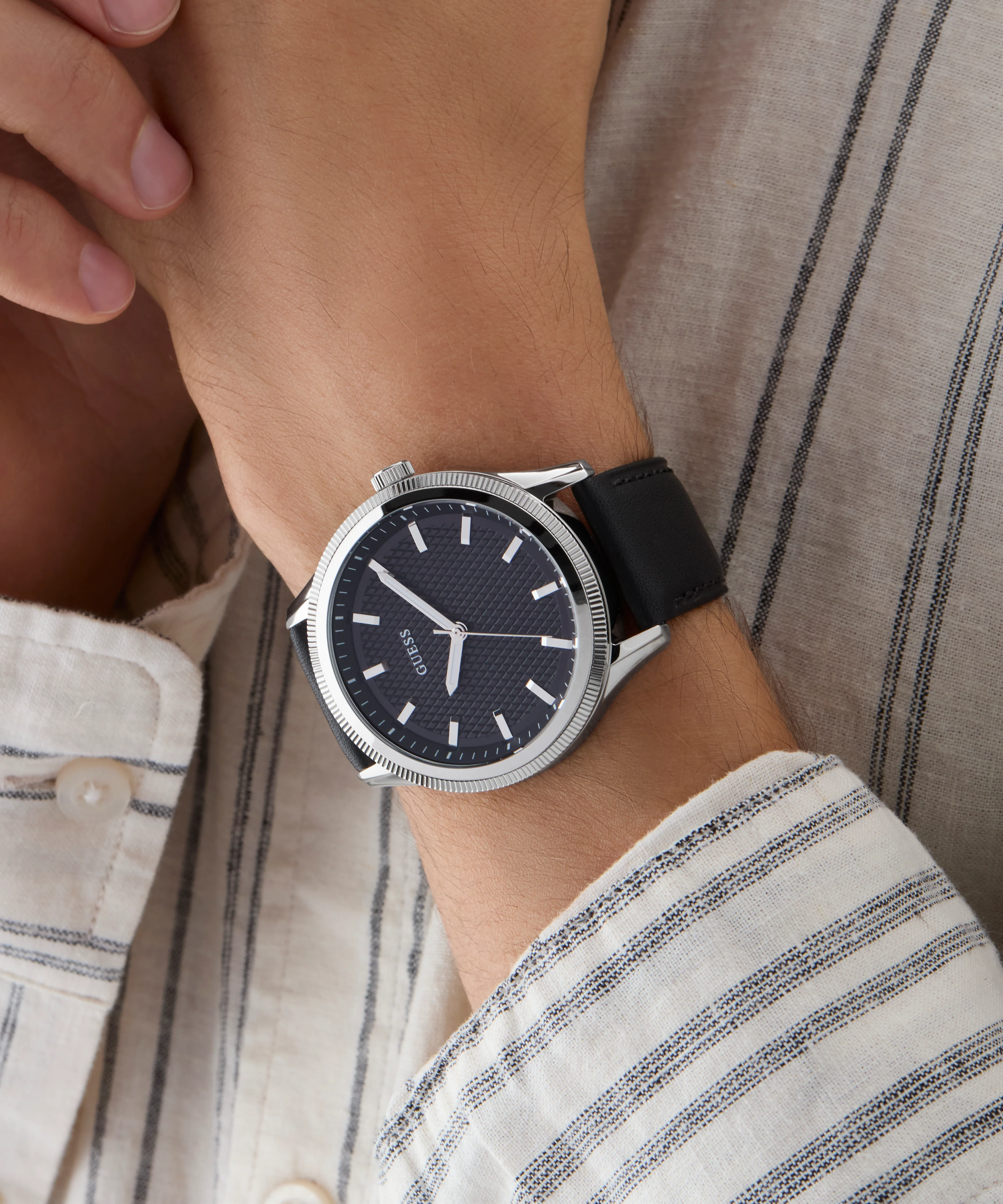 GUESS Mens Black Silver Tone Analog Watch Gift Set - Image 5