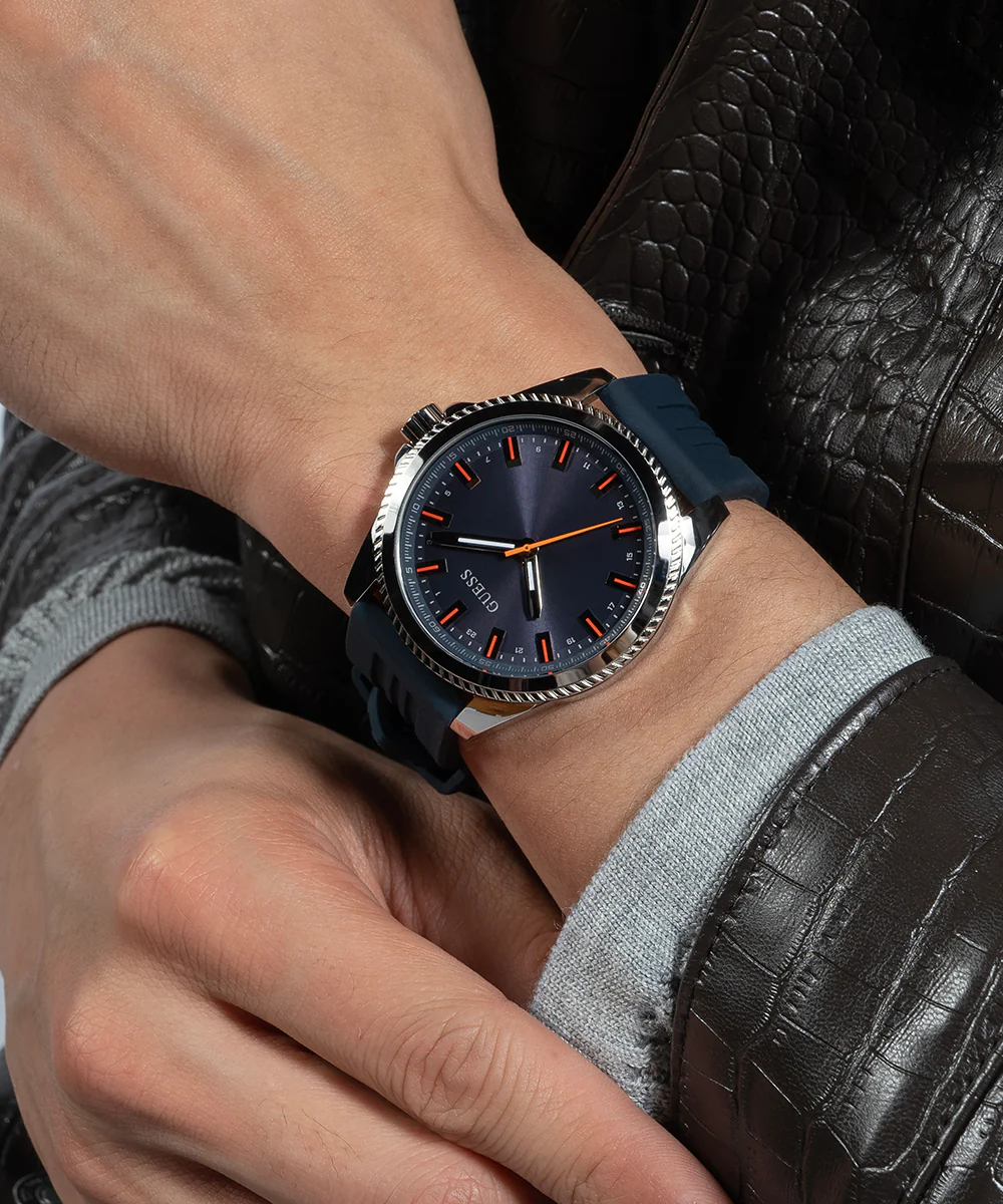 GUESS Mens Navy Silver Tone Analog Watch - Image 3