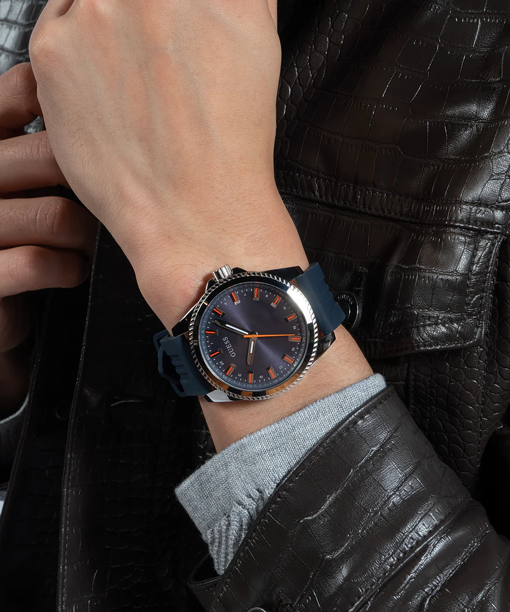 GUESS Mens Navy Silver Tone Analog Watch - Image 5